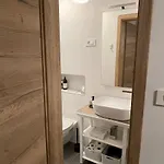 Piranom Apartman *